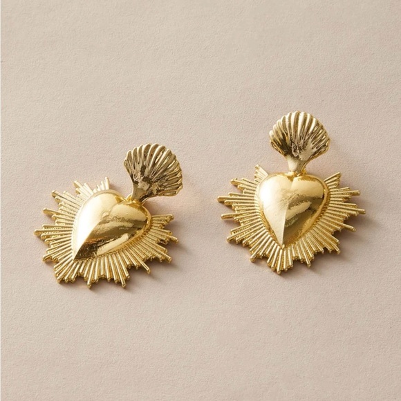 Gold dangle heart statement earrings 💛✨ - Picture 3 of 4